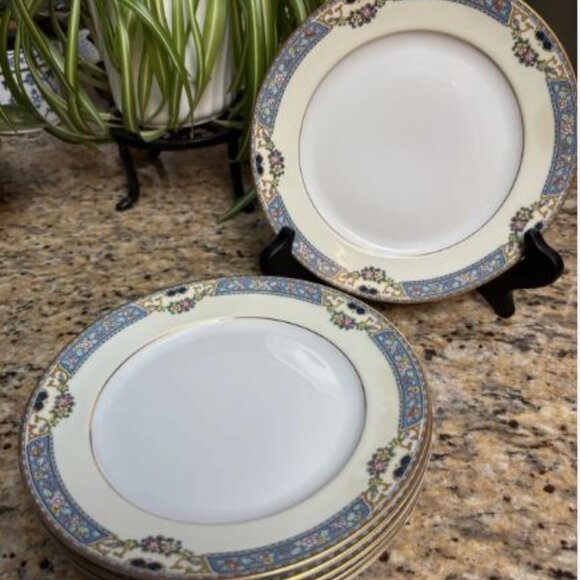 Thomas Queen Louise Luncheon Plate 8 3/8 in Bavaria - Picture 3 of 5